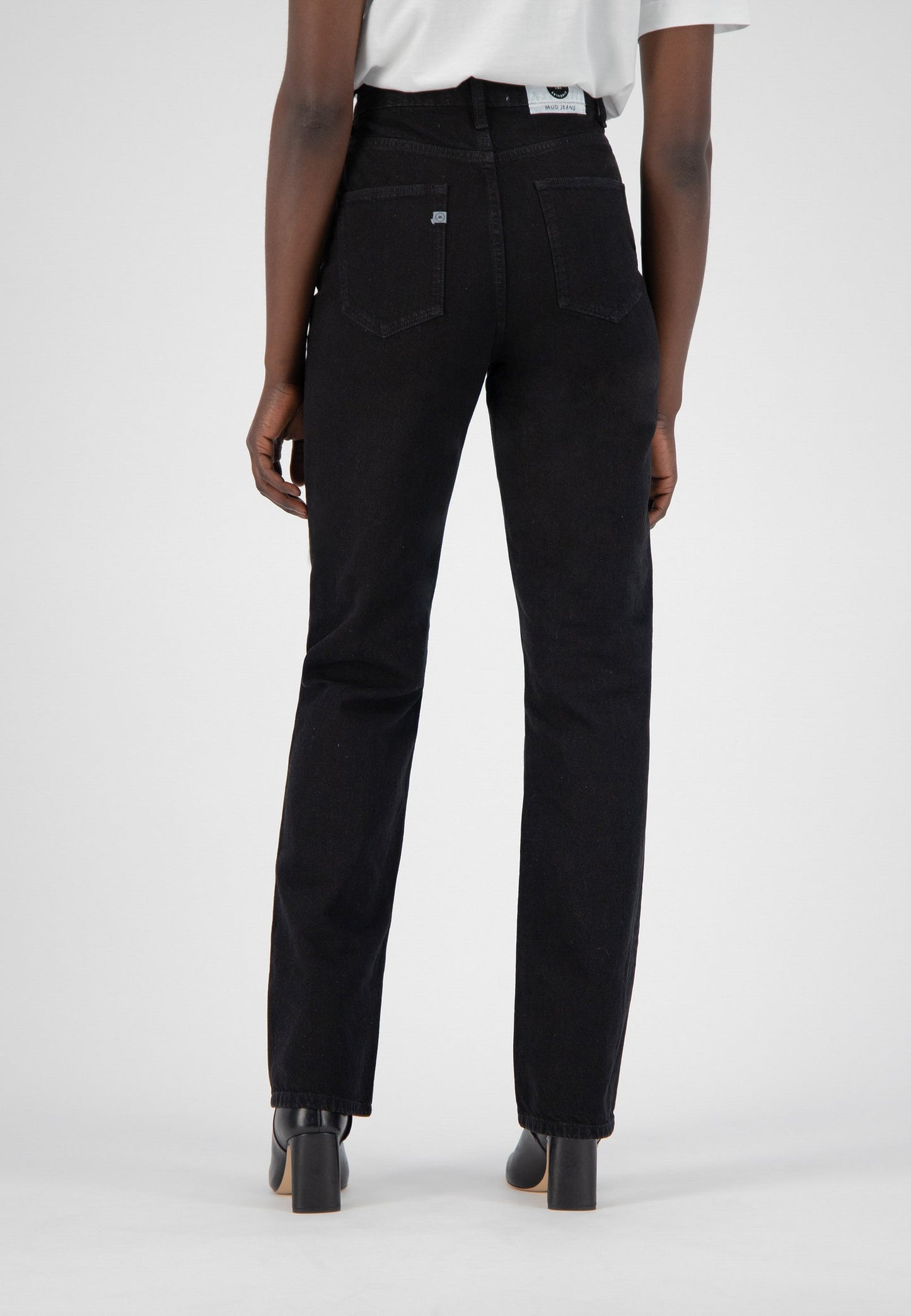 Jean droit en coton bio et coton recyclé | noir "Relax Rose dip black"