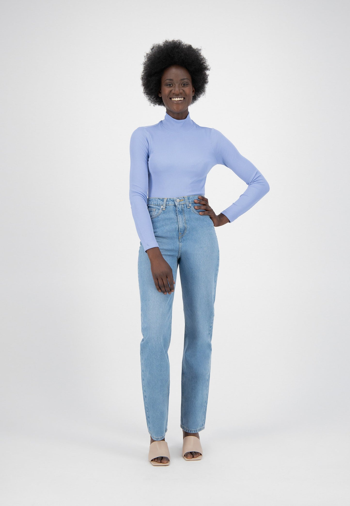 Jean droit en coton bio et coton recyclé | bleu clair "Relax Rose heavy stone"