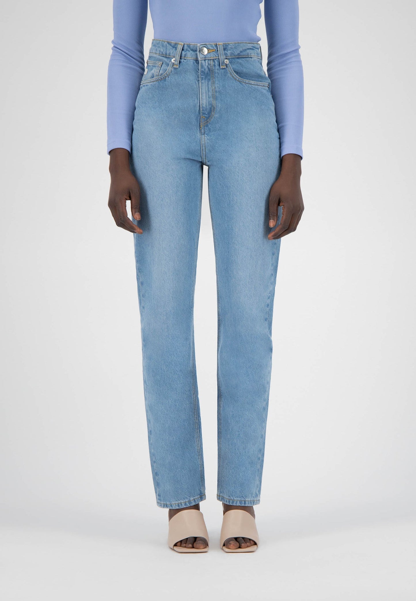 Jean droit en coton bio et coton recyclé | bleu clair "Relax Rose heavy stone"