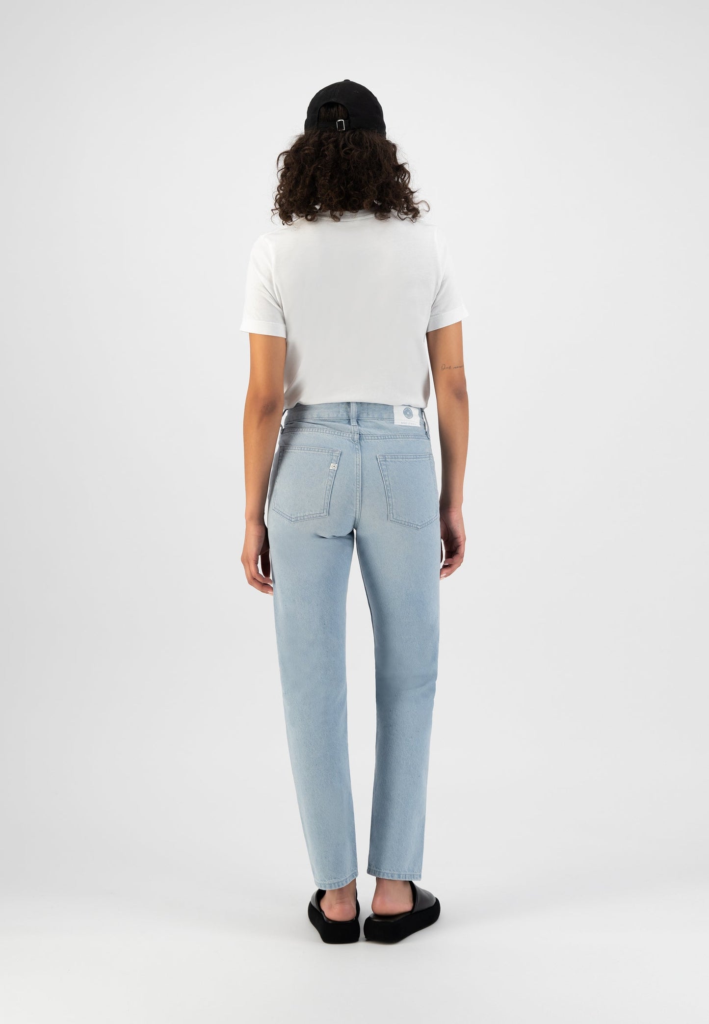 Jean droit bleu clair en coton bio et recyclé - easy go sunny stone