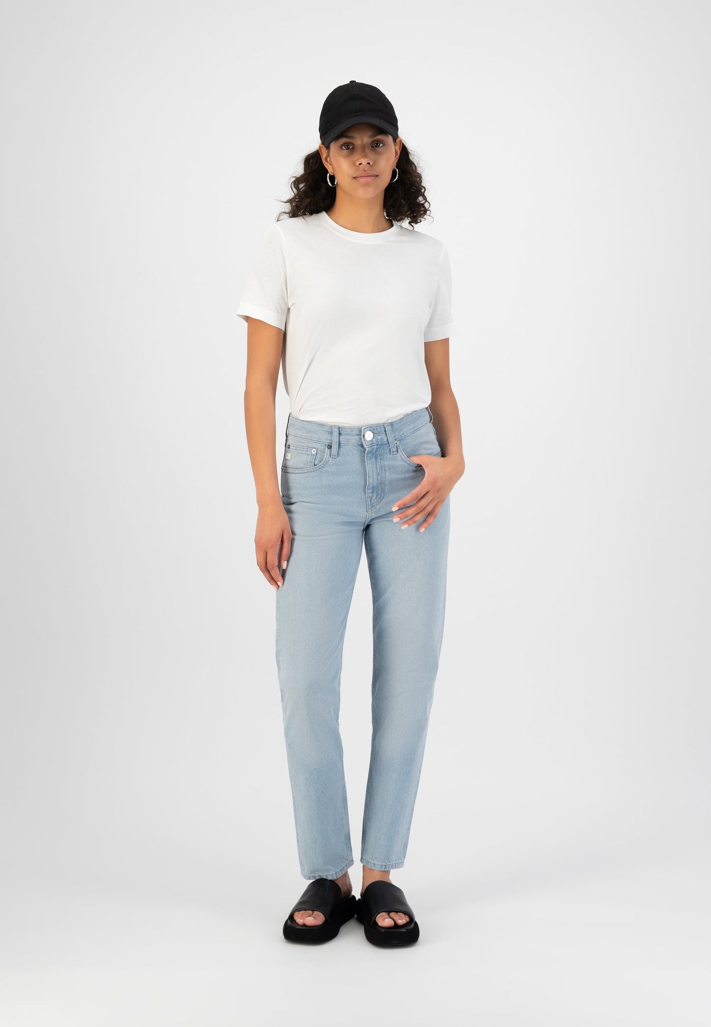 Jean droit bleu clair en coton bio et recyclé - easy go sunny stone
