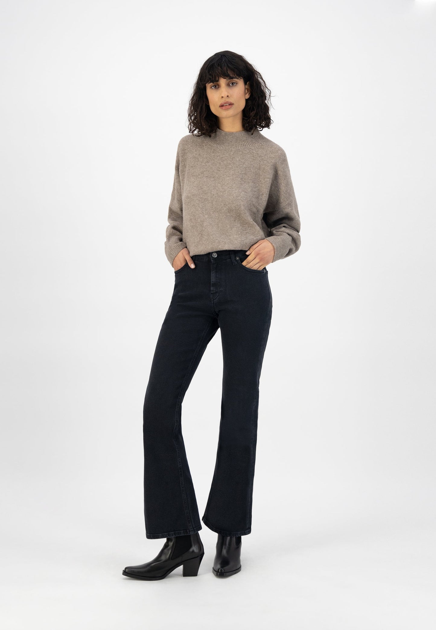 Jean flare noir en coton bio et recyclé - isy flared stone  black