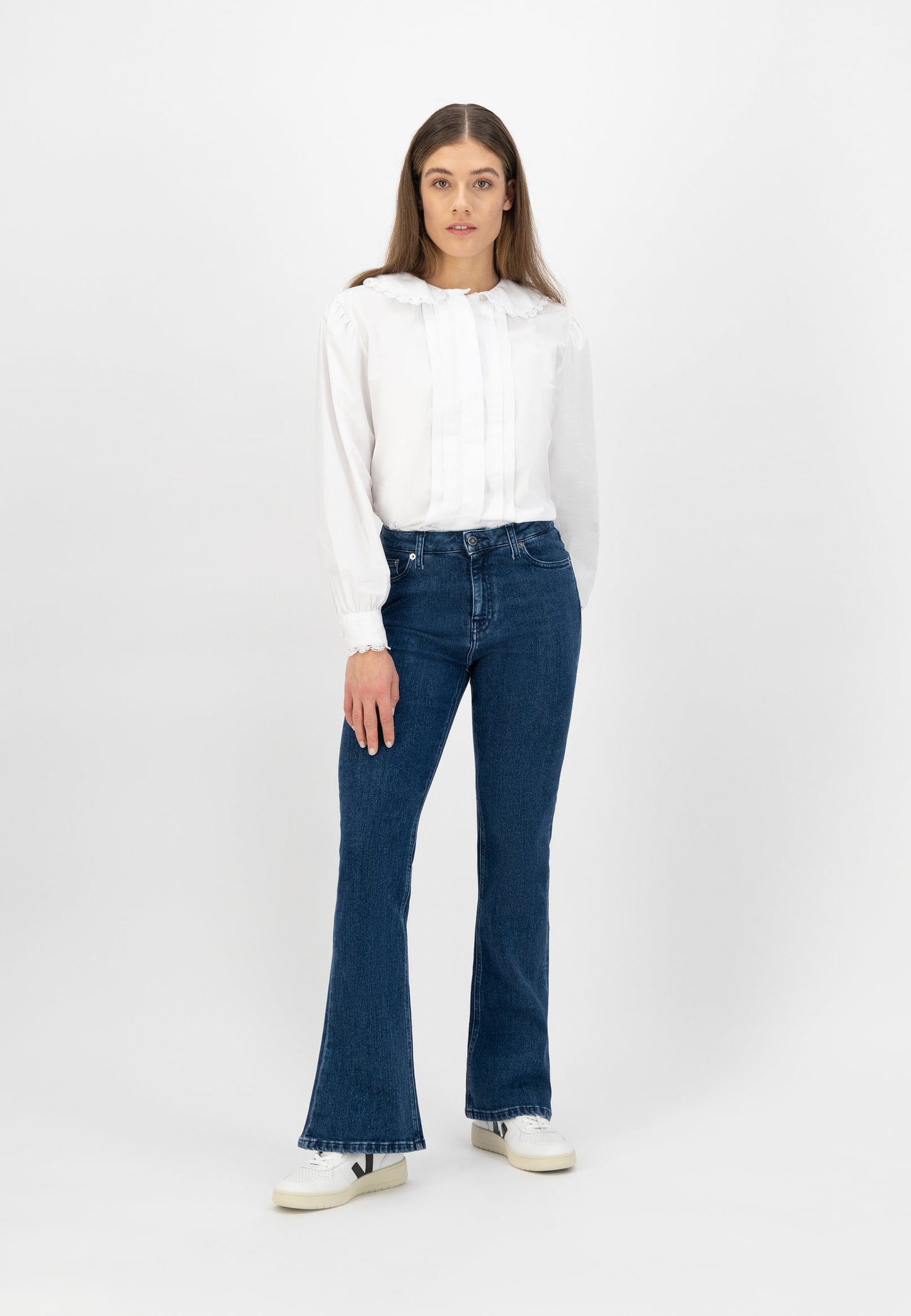 Jean flare bleu foncé en coton bio et recyclé - isy flared stone indigo