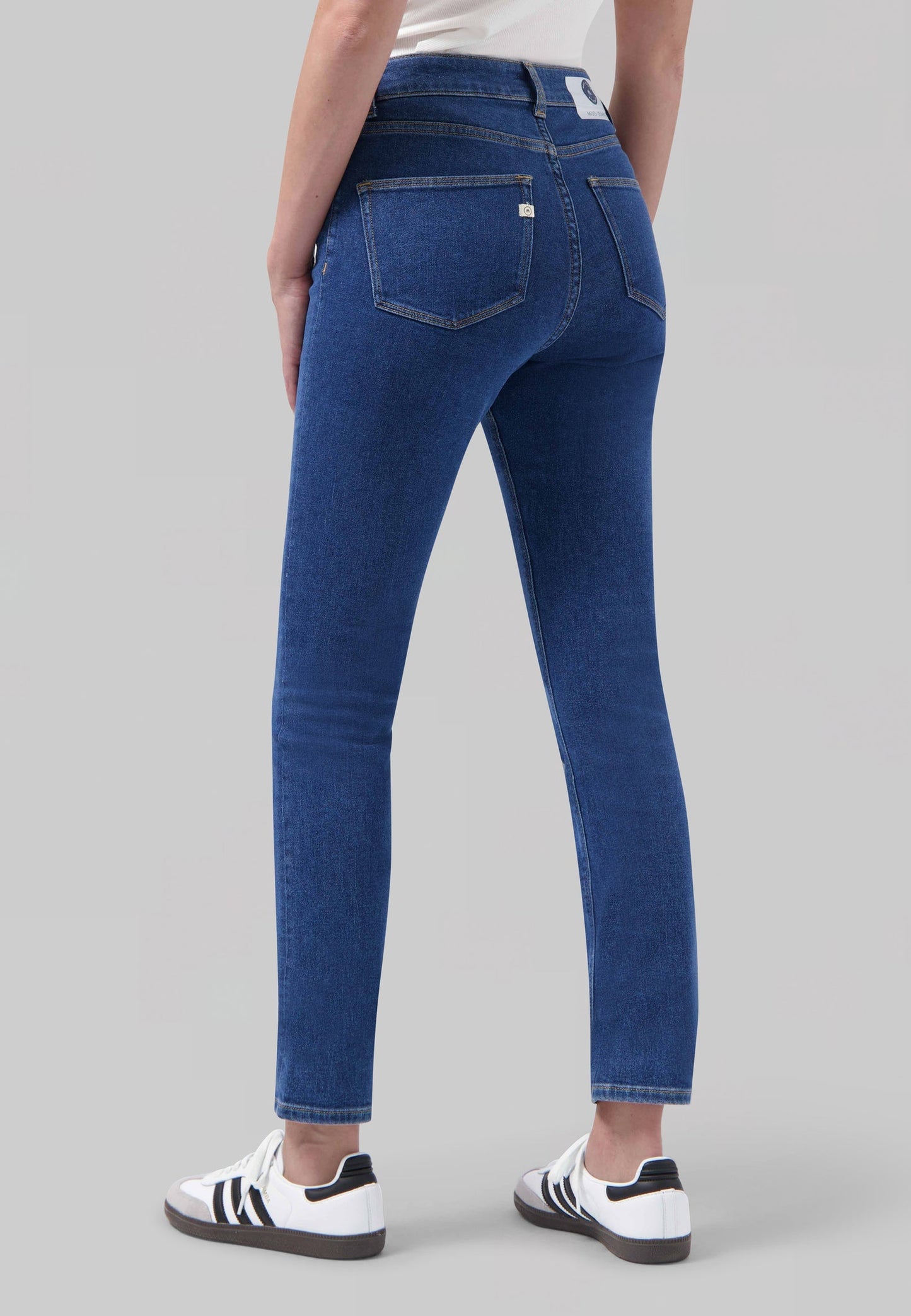 Jean slim en coton bio et recyclé | Bleu indigo "regular swan stone indigo"