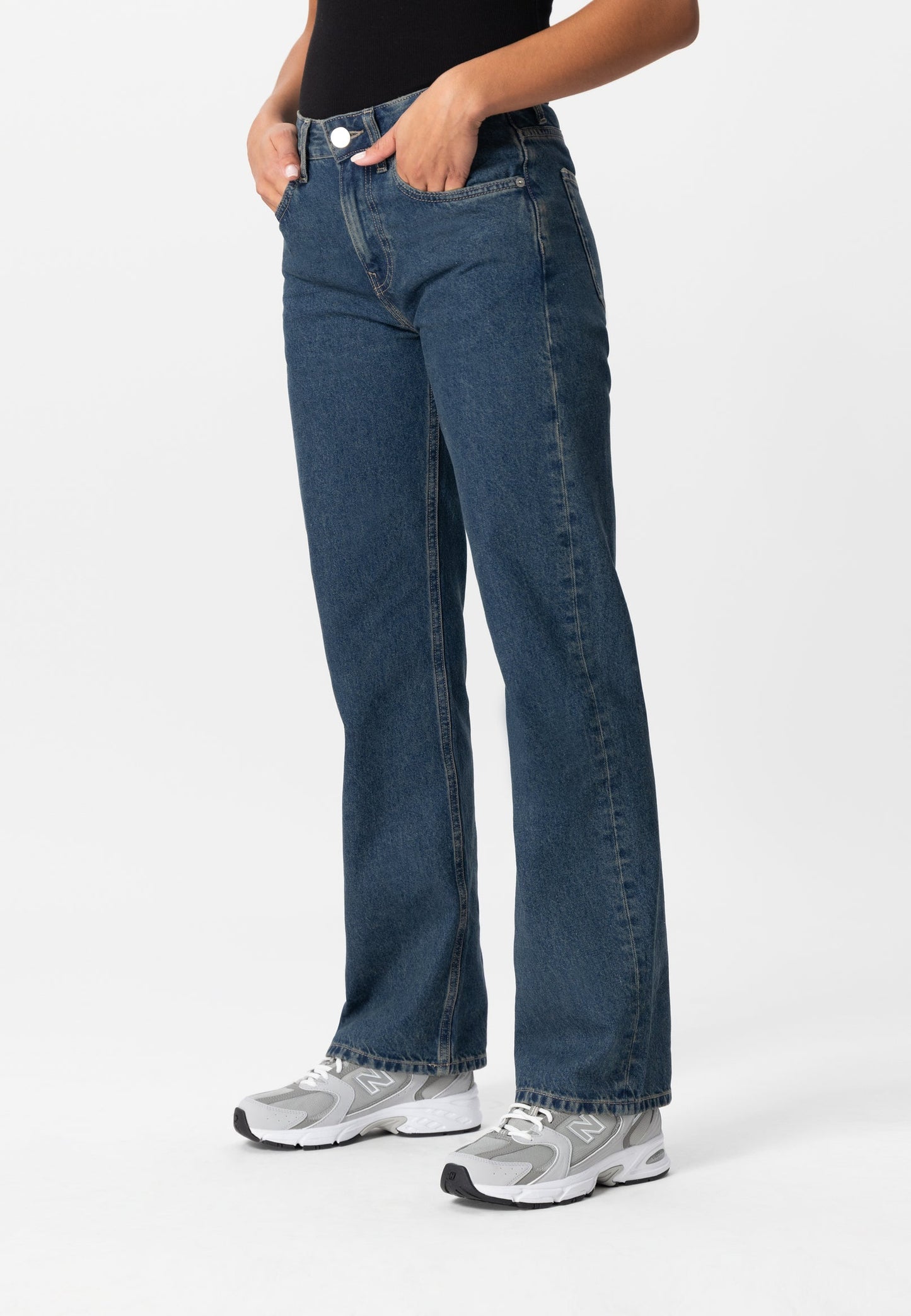 Jean droit en coton bio et recyclé | bleu foncé "loose jamie - faded stone"