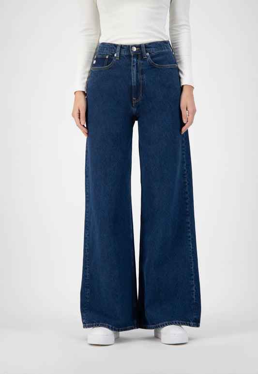 Jean ample en coton bio et recyclé | bleu foncé "Wyde Sara Stone Indigo"