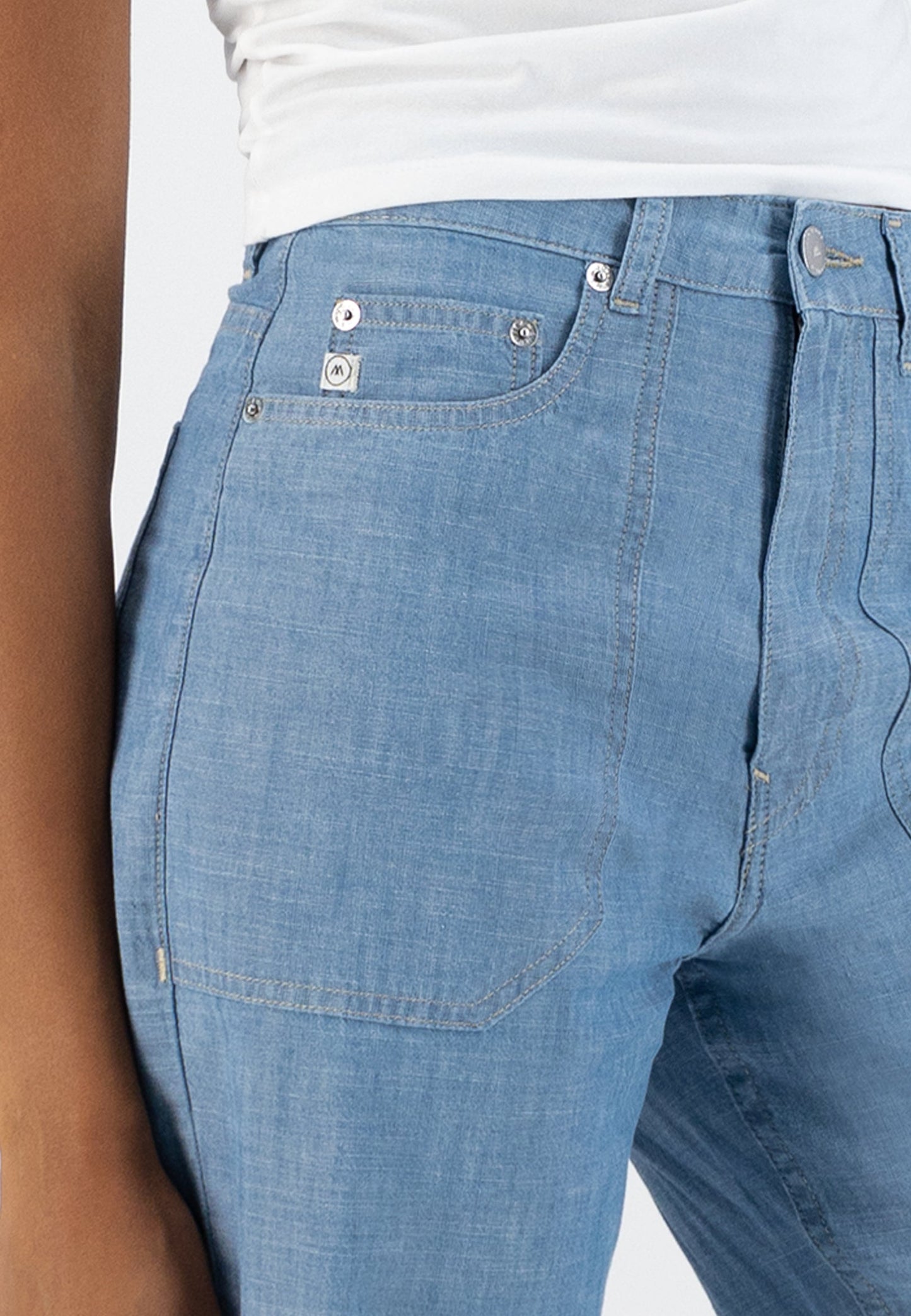 Pantalon ample bleu clair en coton bio upcyclé - Wyde Sara Summer Rinse