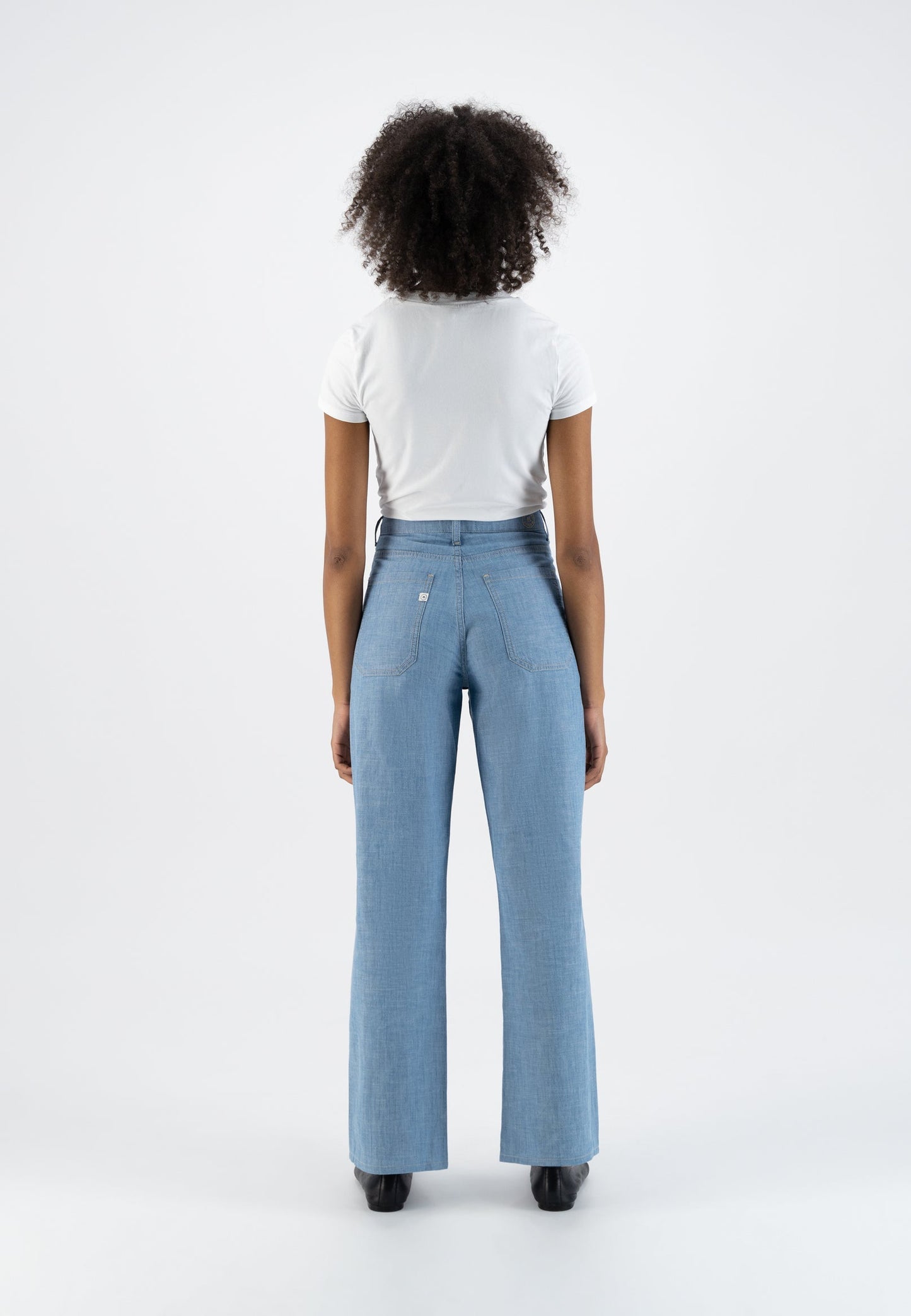 Pantalon ample bleu clair en coton bio upcyclé - Wyde Sara Summer Rinse