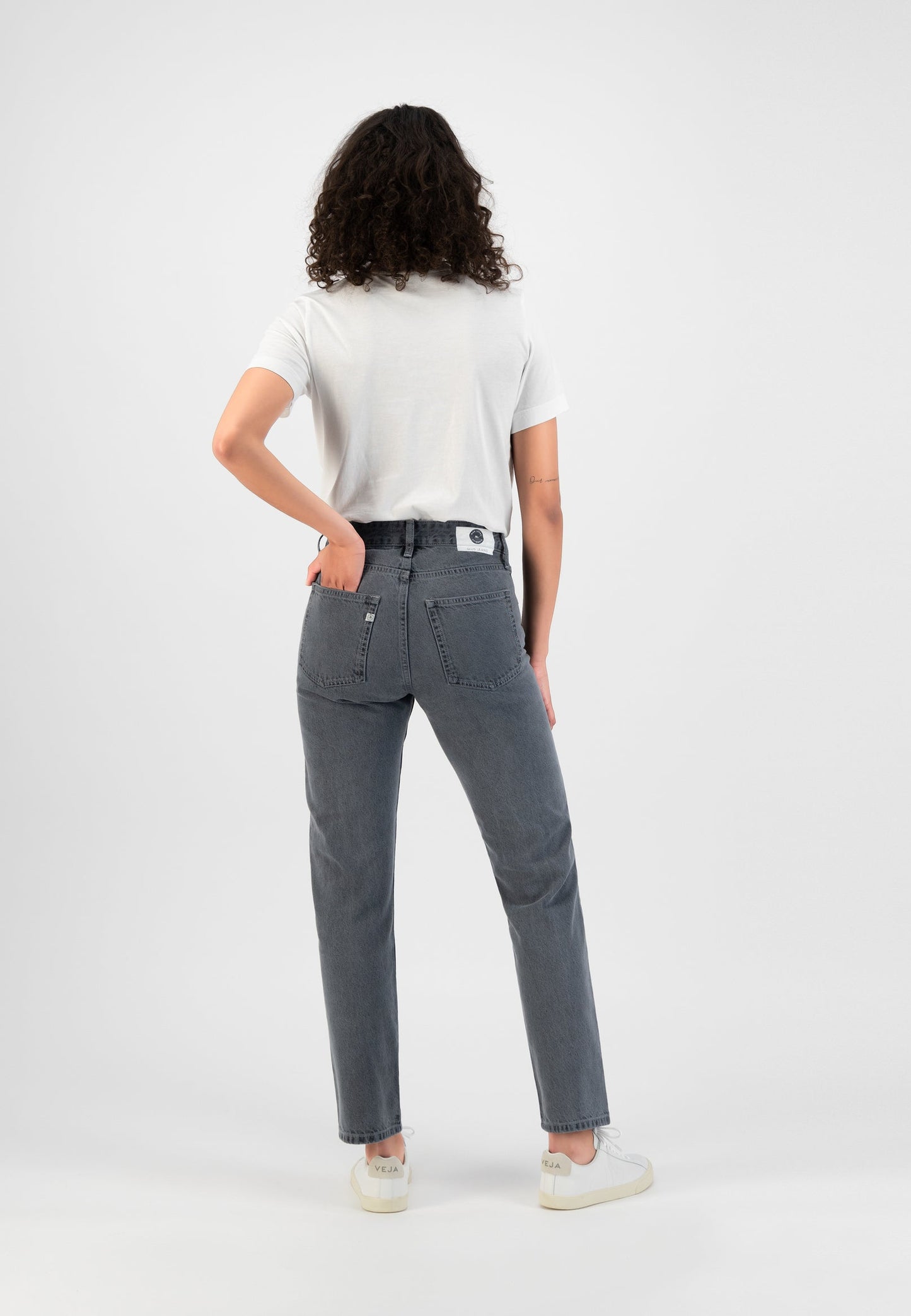 Jean droit gris foncé en coton bio et recyclé - easy go stone grey