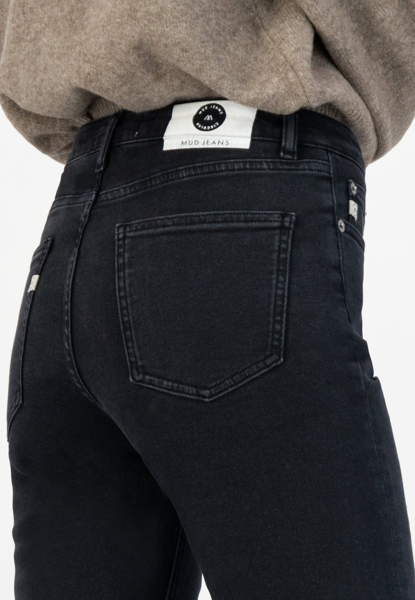 Jean flare noir en coton bio et recyclé - isy flared stone  black