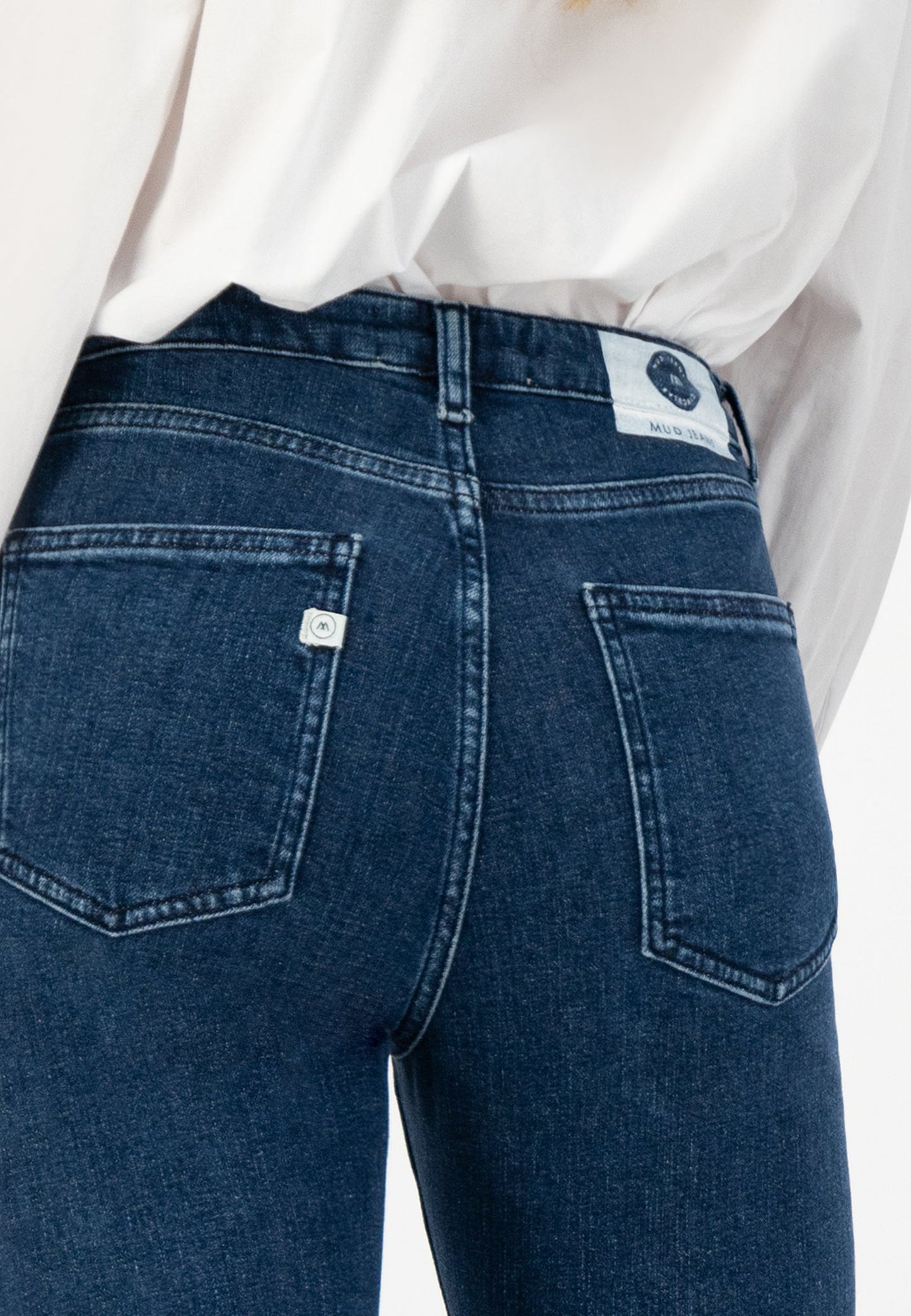 Jean flare bleu foncé en coton bio et recyclé - isy flared stone indigo