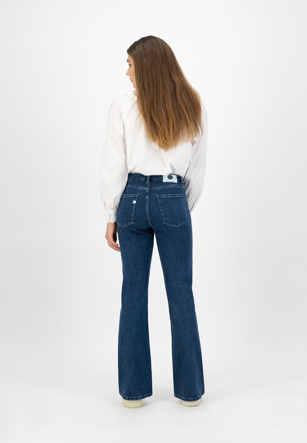 Jean flare bleu foncé en coton bio et recyclé - isy flared stone indigo