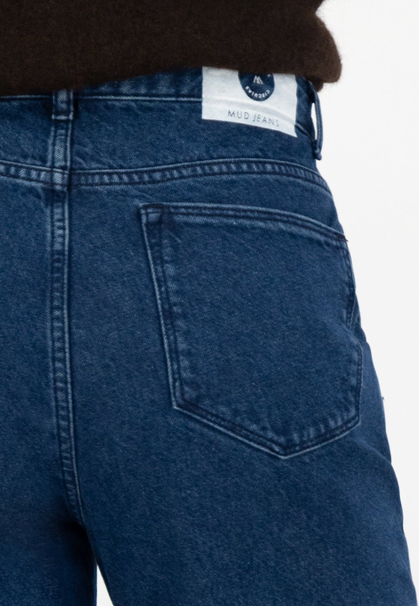 Jean carotte bleu foncé en coton bio et recyclé - loose bailey stone indigo