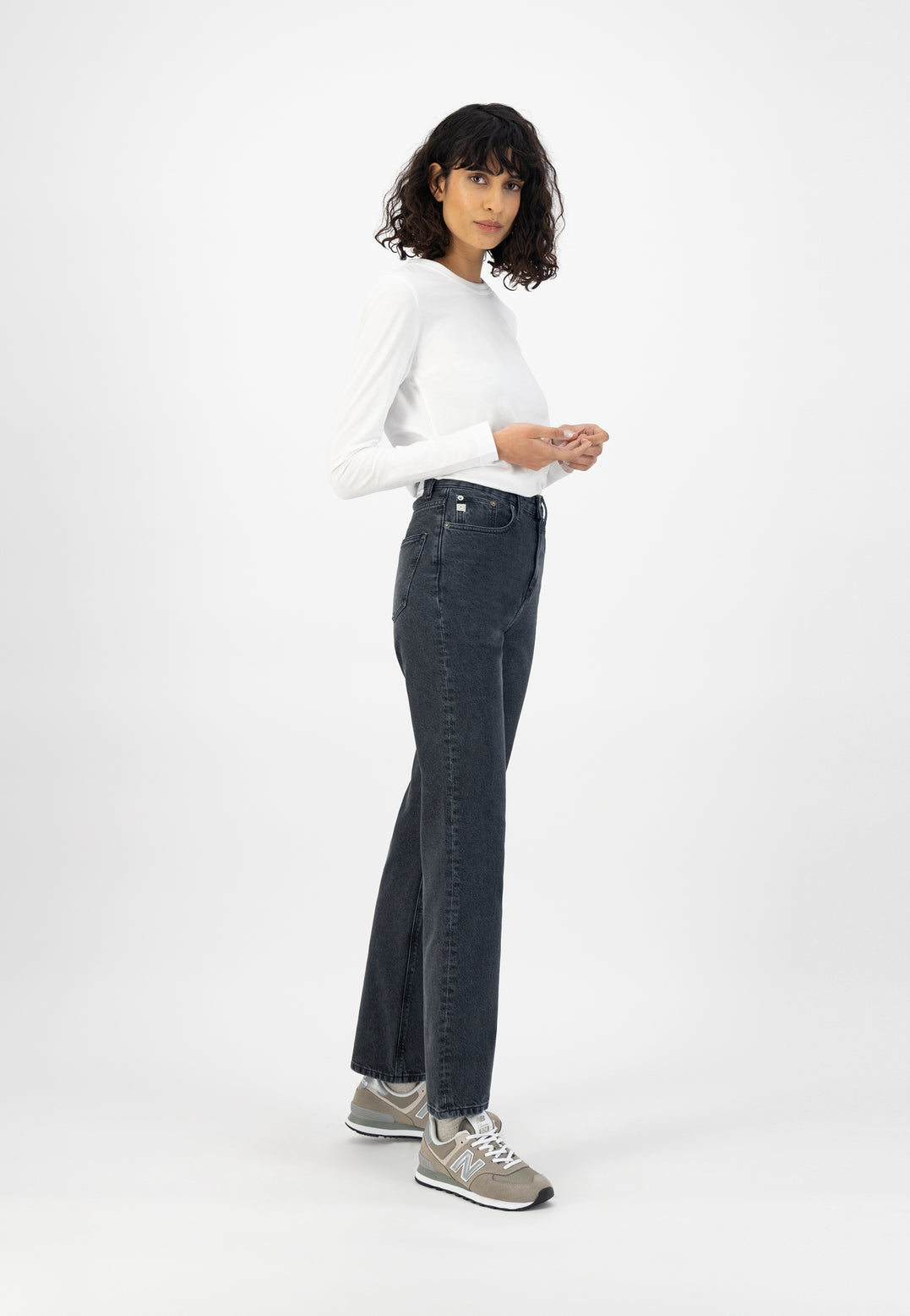Jean droit délavé en coton bio et recyclé | noir "Relax rose used black"