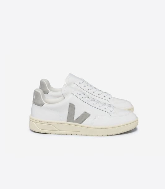 Baskets en cuir et suède certifié | blanc et gris "v-12 leather extra white light grey"