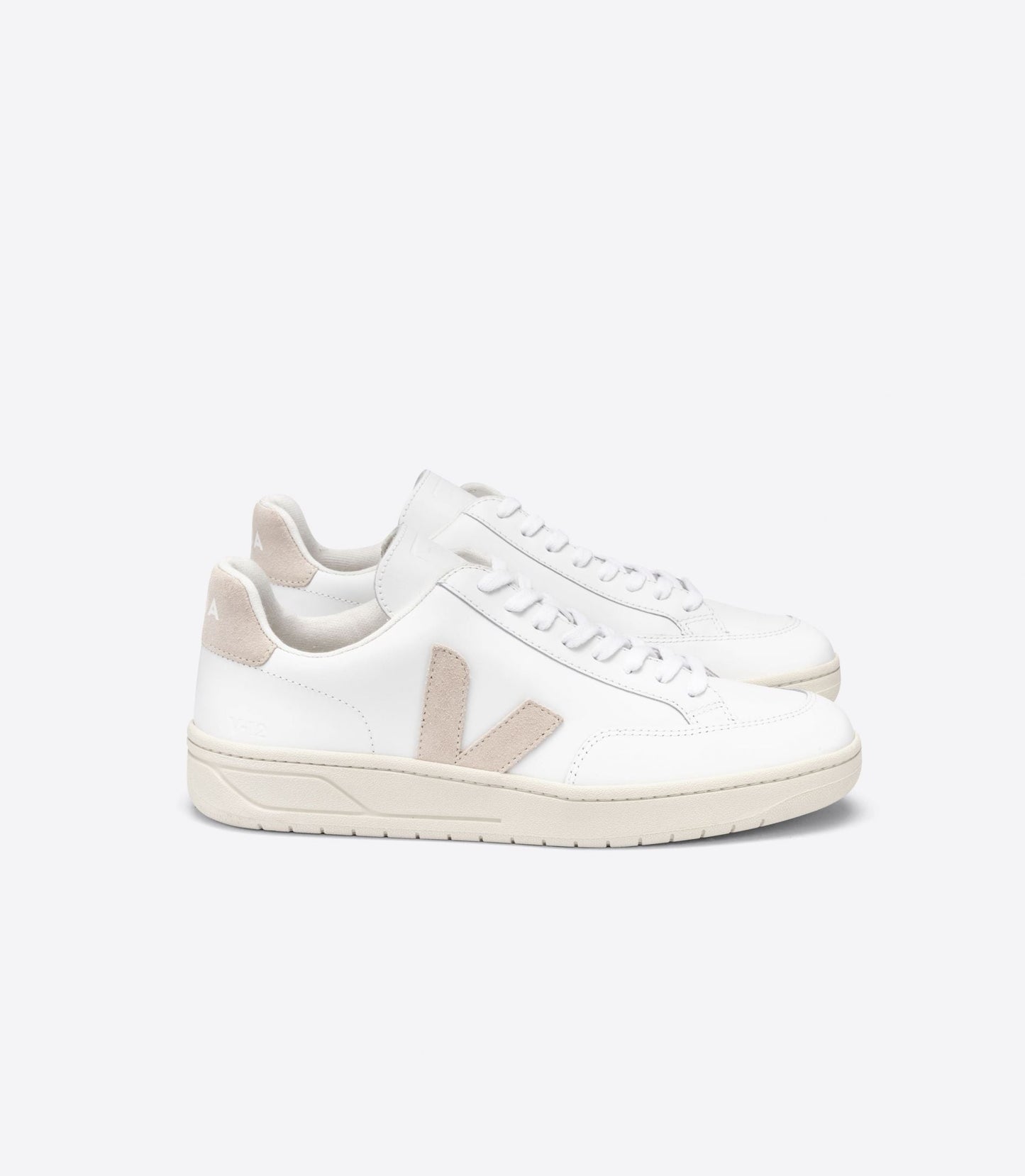 Basket basses en cuir et suède certifiés | blanc et beige "v-12 leather extra white sable"