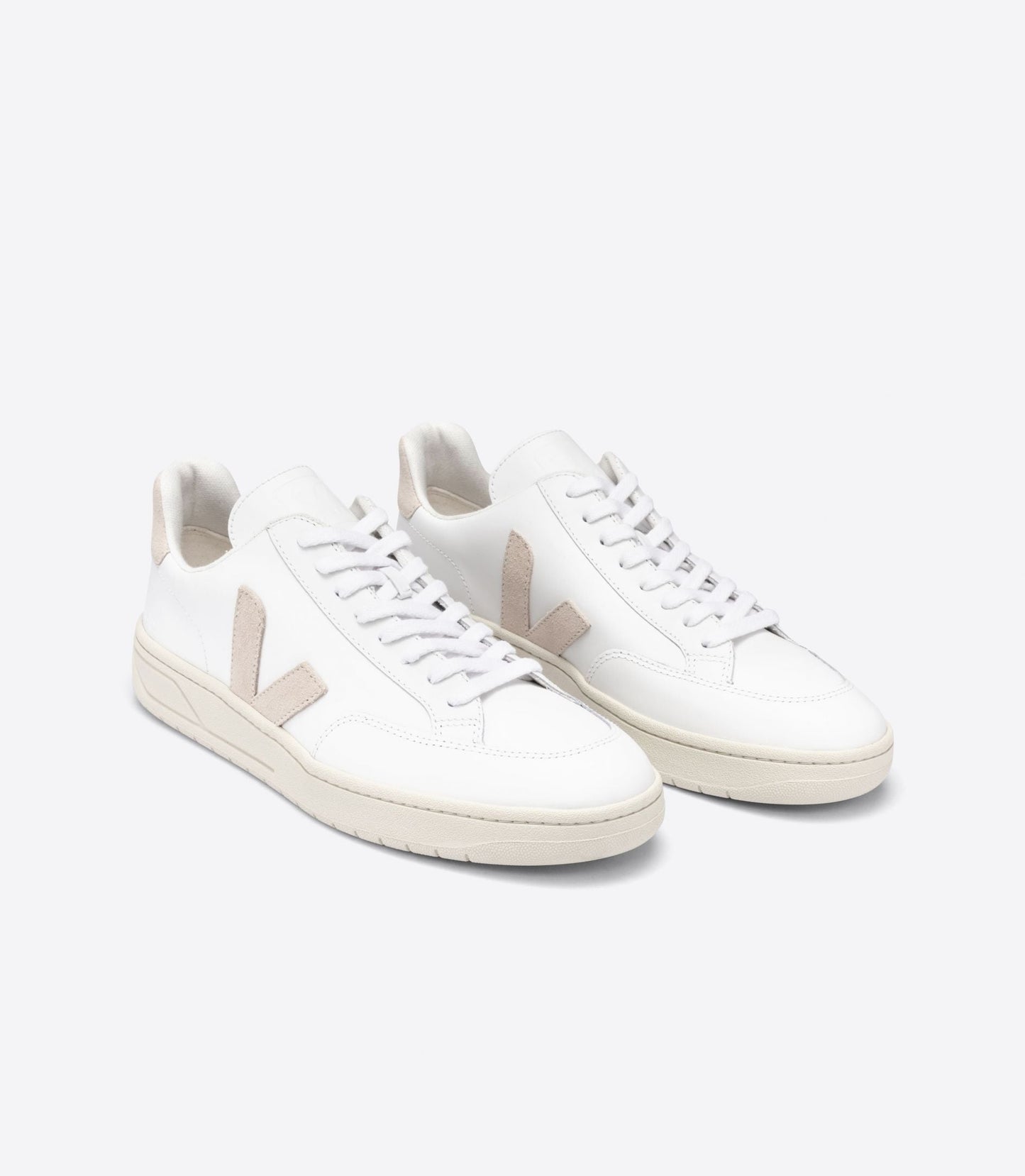 Basket basses en cuir et suède certifiés | blanc et beige "v-12 leather extra white sable"