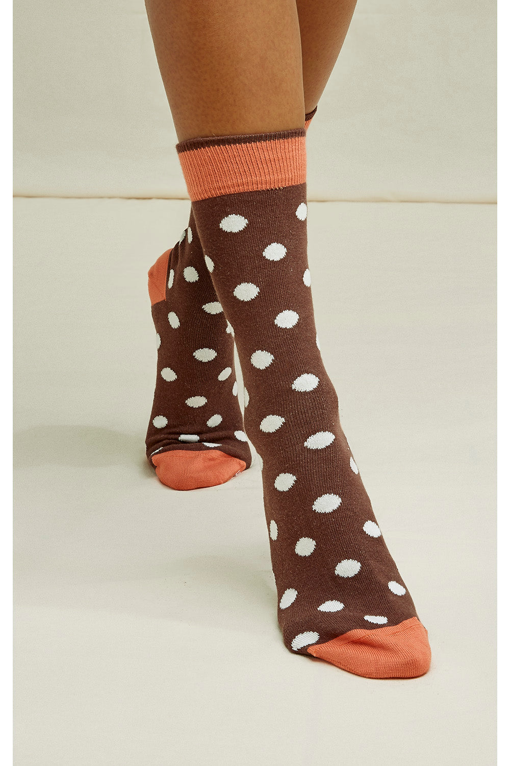 Chaussettes hautes marron à pois en coton bio