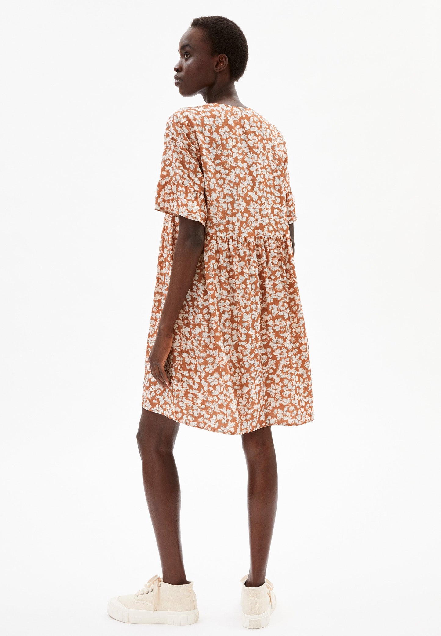 Robe courte marron fleurie en lenzing - AAINO STRAW FLOWER