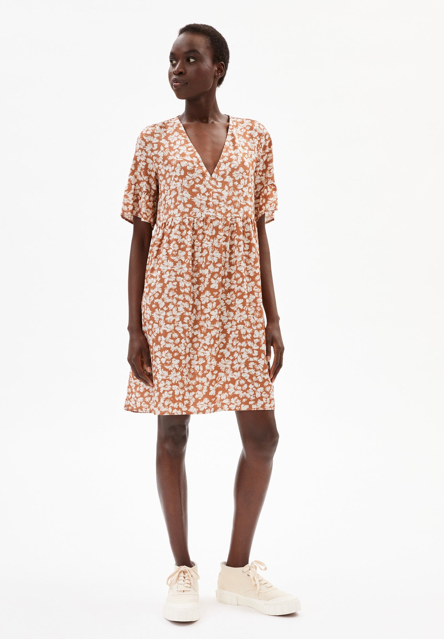 Robe courte marron fleurie en lenzing - AAINO STRAW FLOWER
