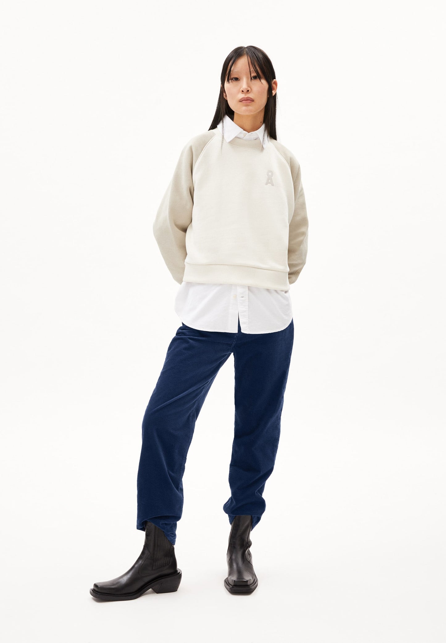 Sweat avec logo brodé en coton bio | Écru "aally gal colorblock sand stone-undyed"