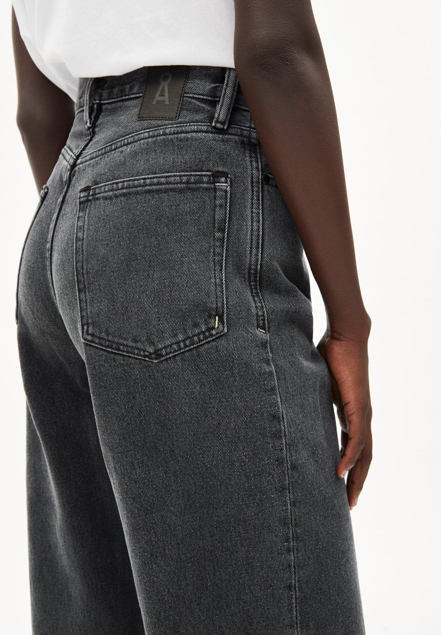 Jean 7/8 droit gris en coton bio - AANIKE Graphite