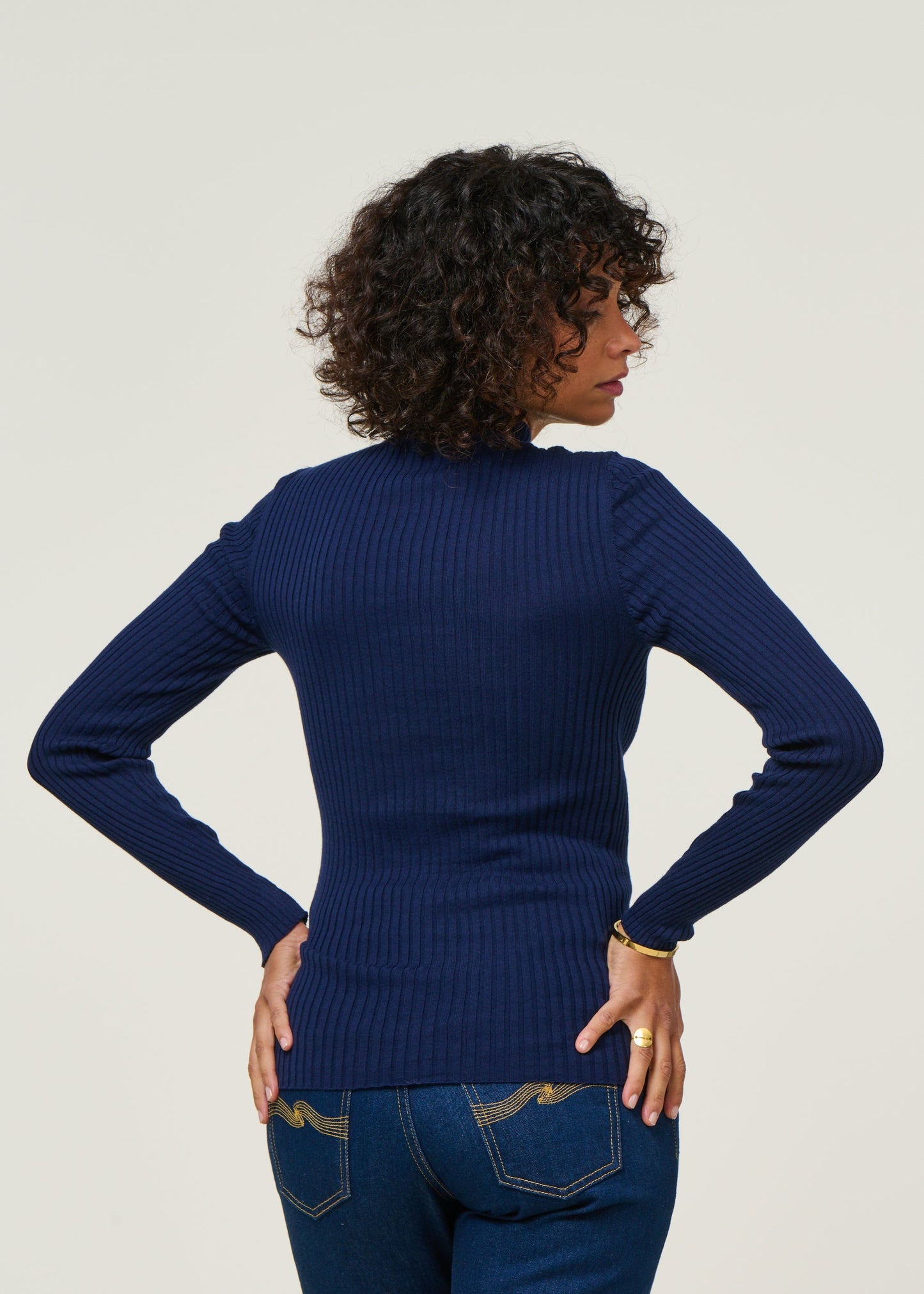 Sous-pull côtelé en coton biologique | bleu "alaania - tinted navy"