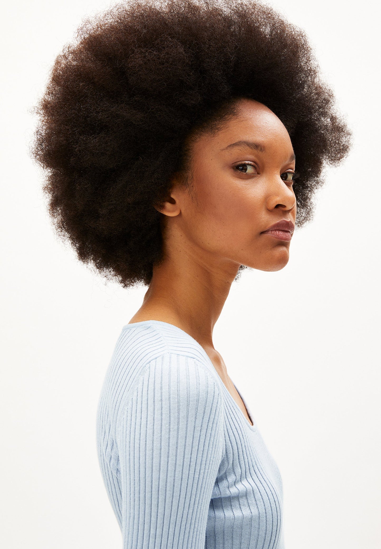 Top côtelé bleu ciel en coton bio - alaania crewneck morning sky