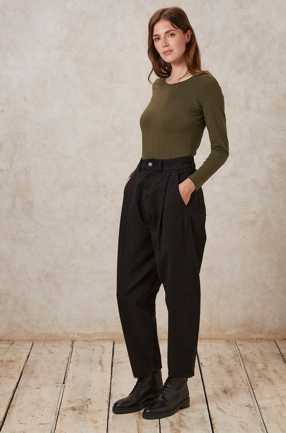 Jean ample fuselé noir en coton bio - alexis tapered trousers black