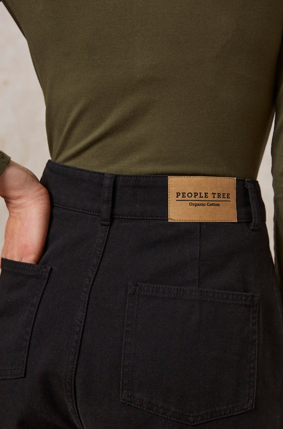 Jean ample fuselé noir en coton bio - alexis tapered trousers black