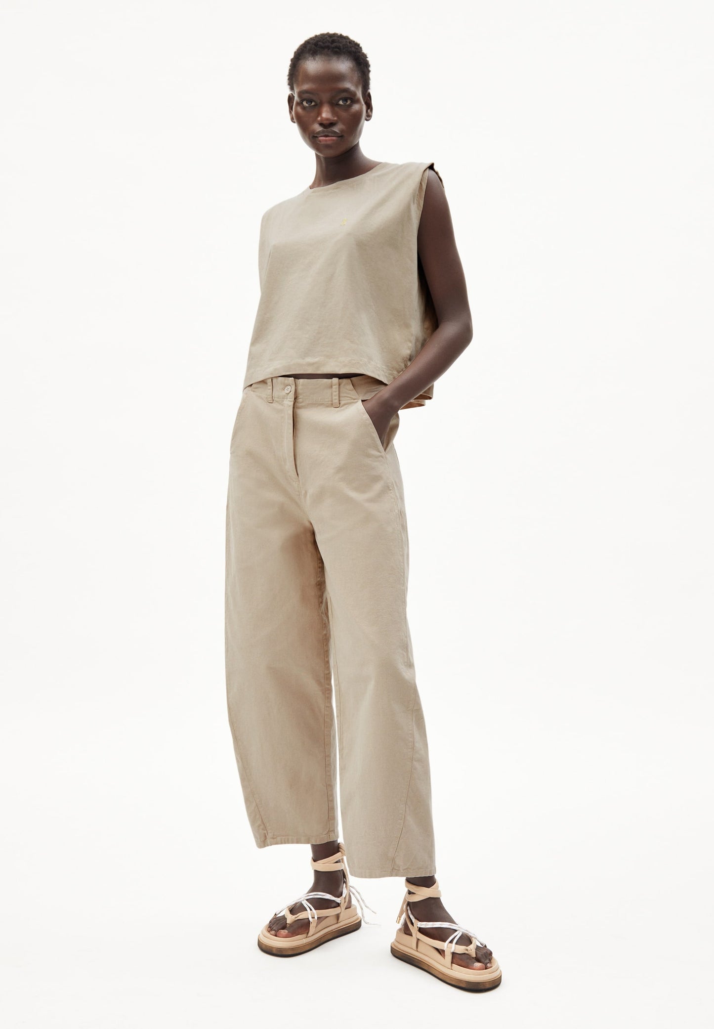 Pantalon beige en coton bio et recyclé - alivaa canvas light desert