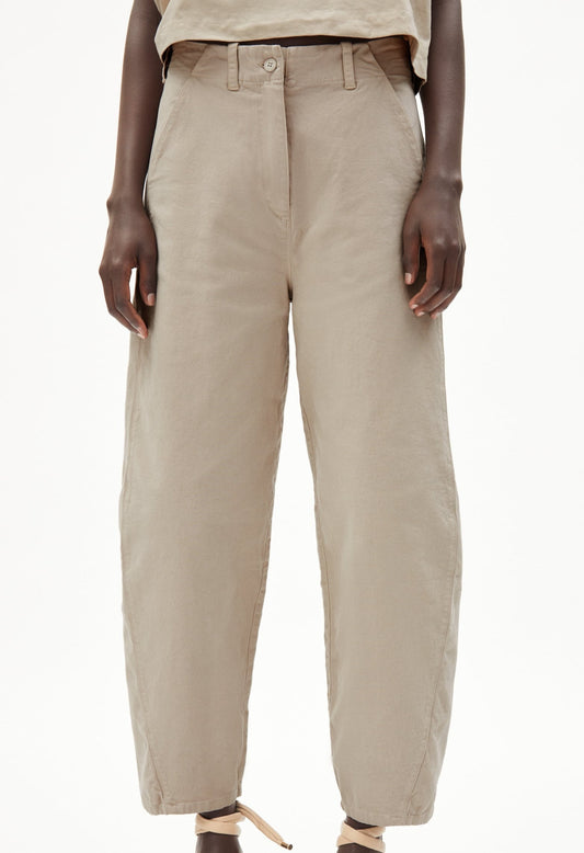 Pantalon beige en coton bio et recyclé - alivaa canvas light desert