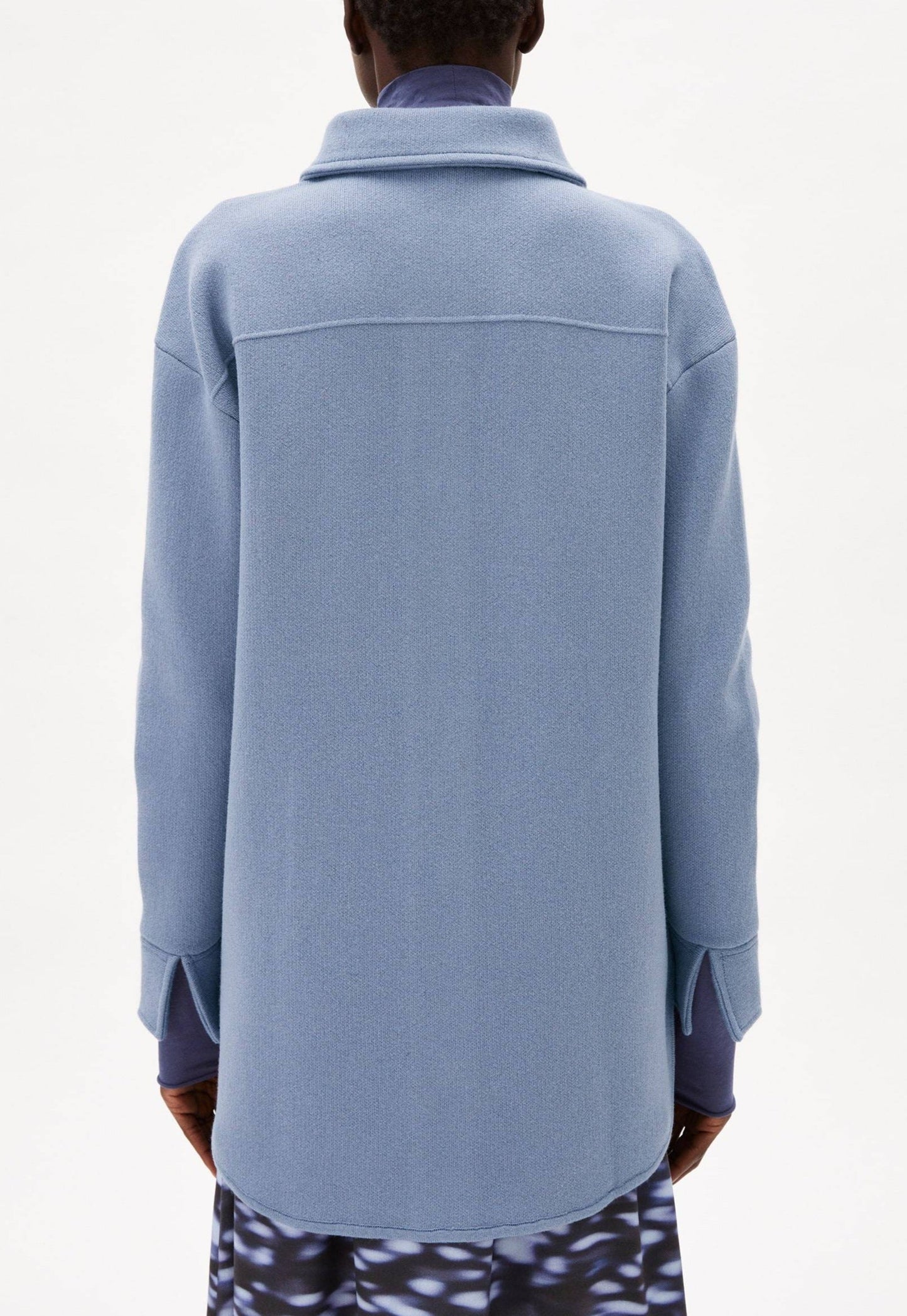 Veste molletonnée bleu ciel en coton et laine bio - almaraa light shadow blue