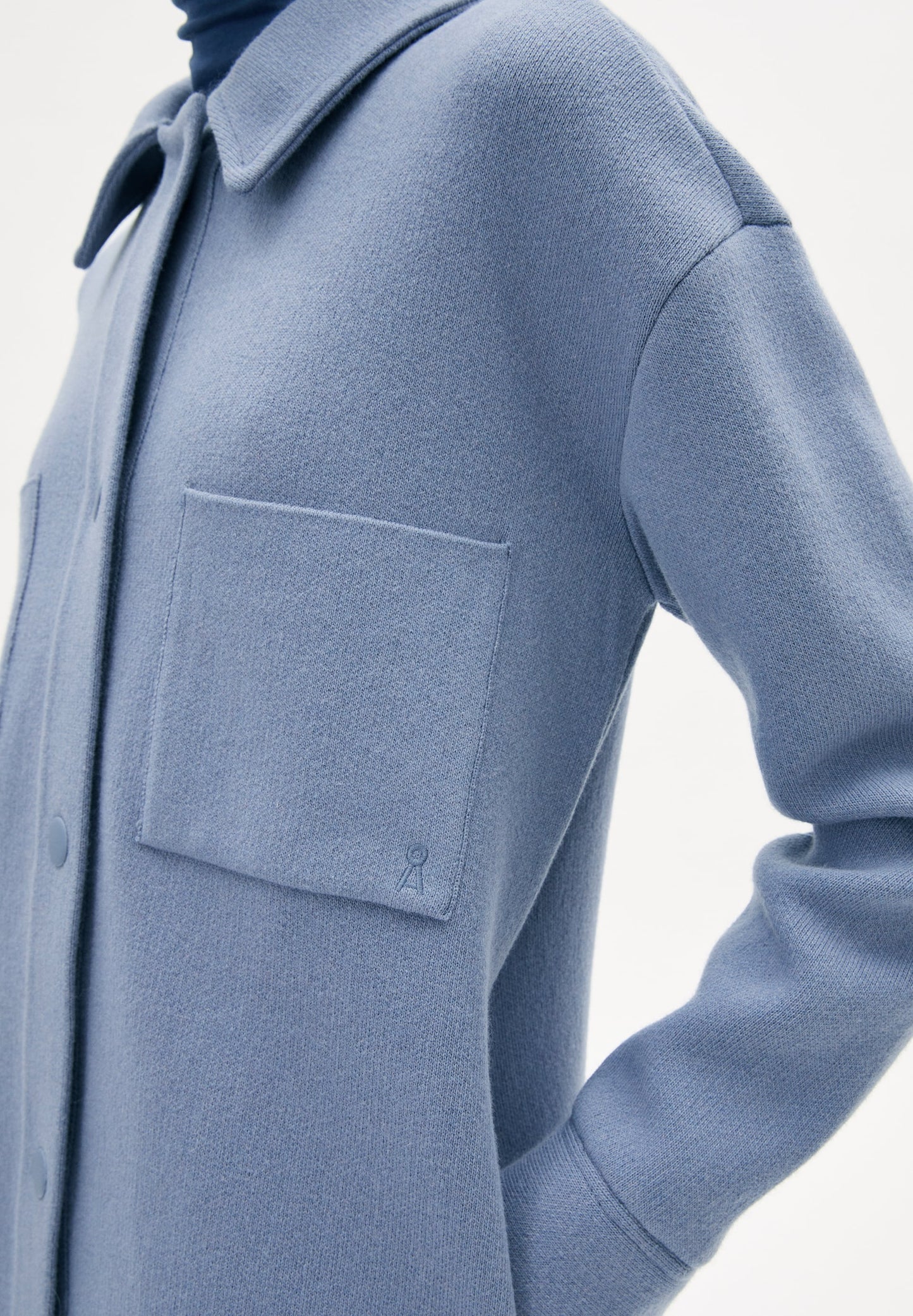 Veste molletonnée bleu ciel en coton et laine bio - almaraa light shadow blue