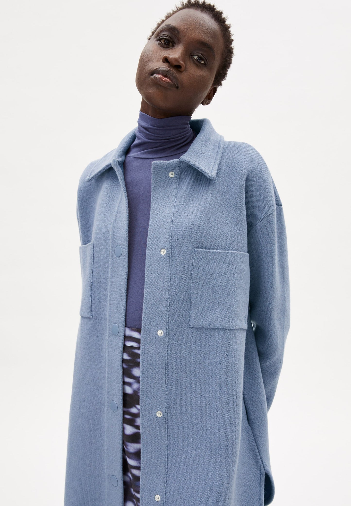 Veste molletonnée bleu ciel en coton et laine bio - almaraa light shadow blue