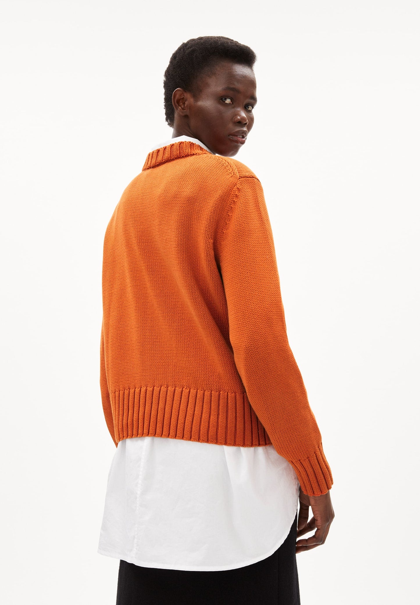 Pull ample orange tricoté en coton bio - amaliaa compact burnt