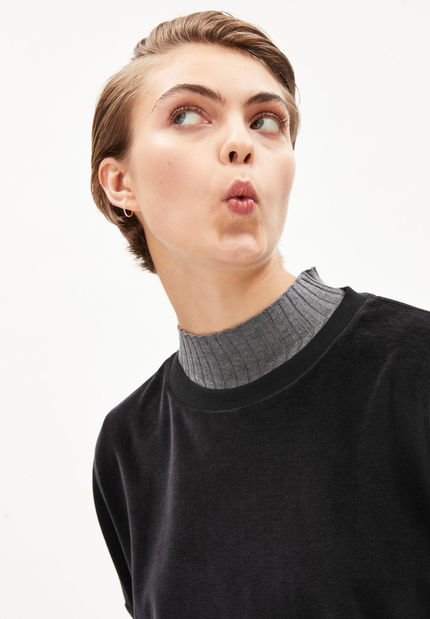 Sweatshirt en velours noir en coton bio - andaa black