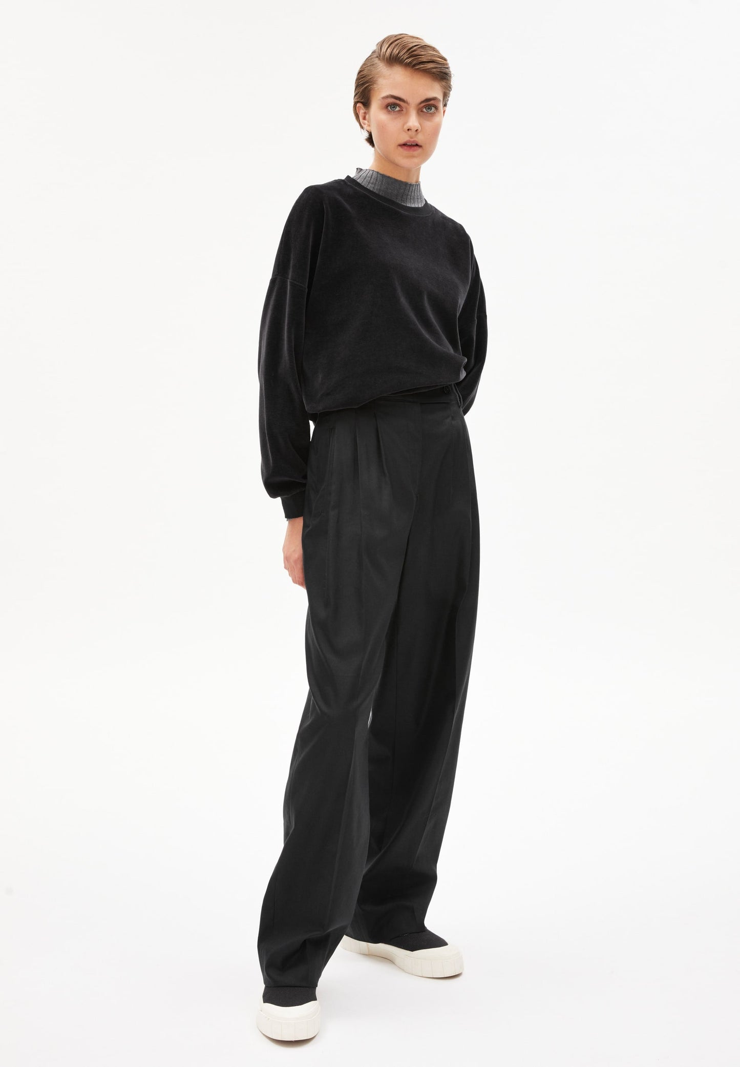 Sweatshirt en velours noir en coton bio - andaa black