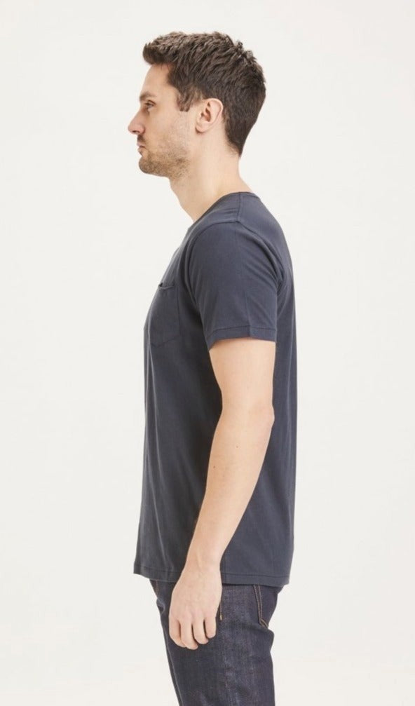 T-shirt bleu nuit à poche en coton bio - alder