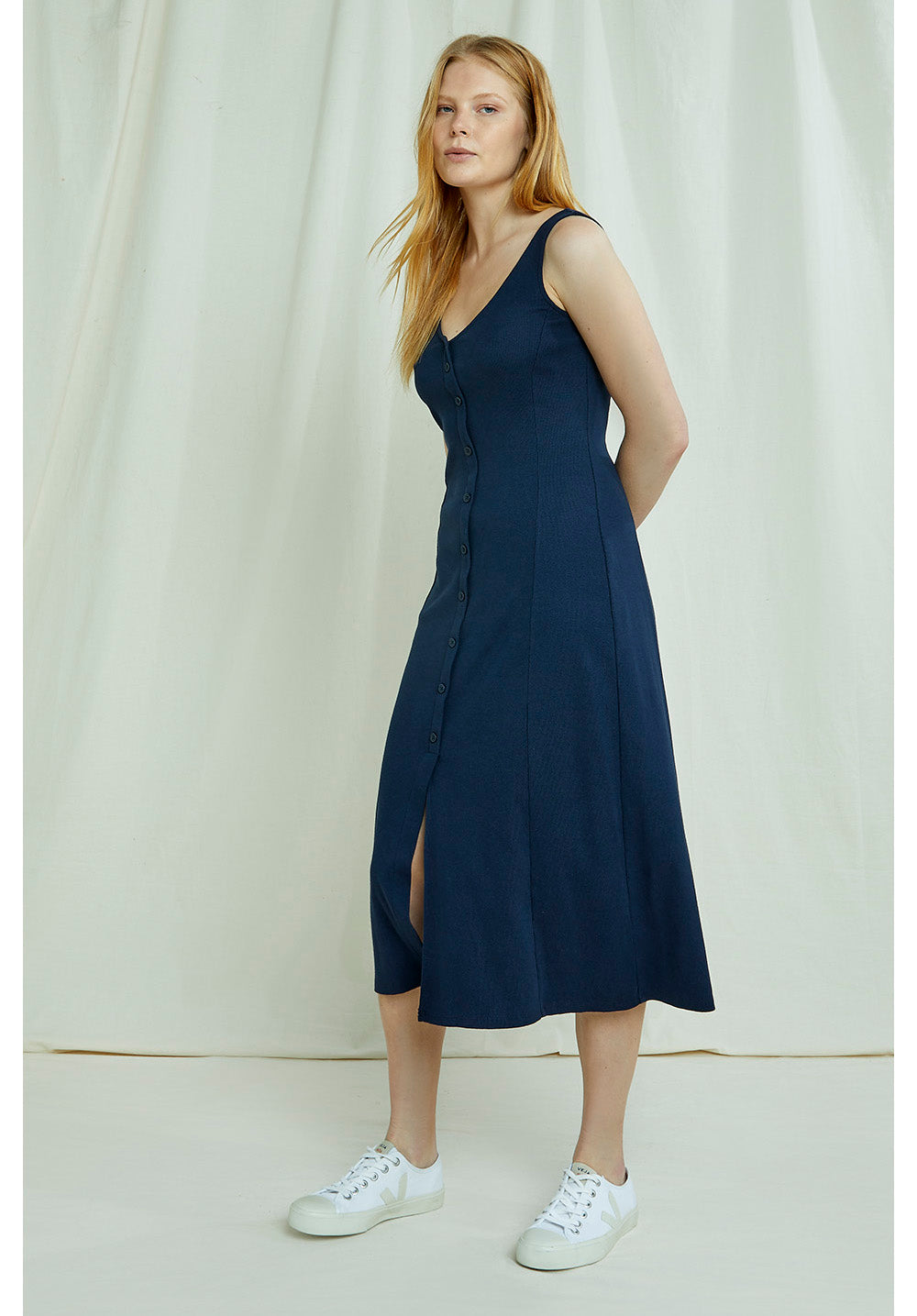 Robe mi-longue boutonnée marine en coton bio - Anya