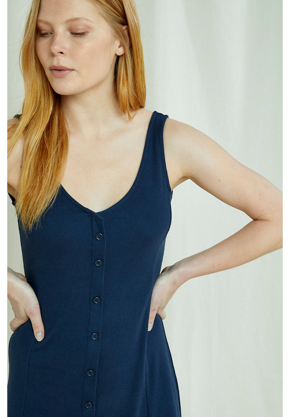 Robe mi-longue boutonnée marine en coton bio - Anya