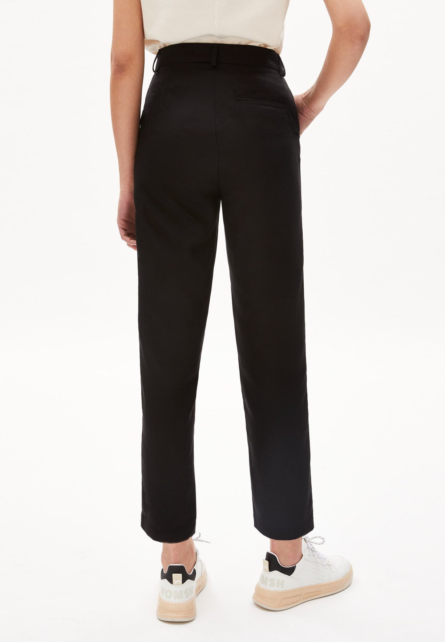 Pantalon à pinces noir en tencel - ARETAA