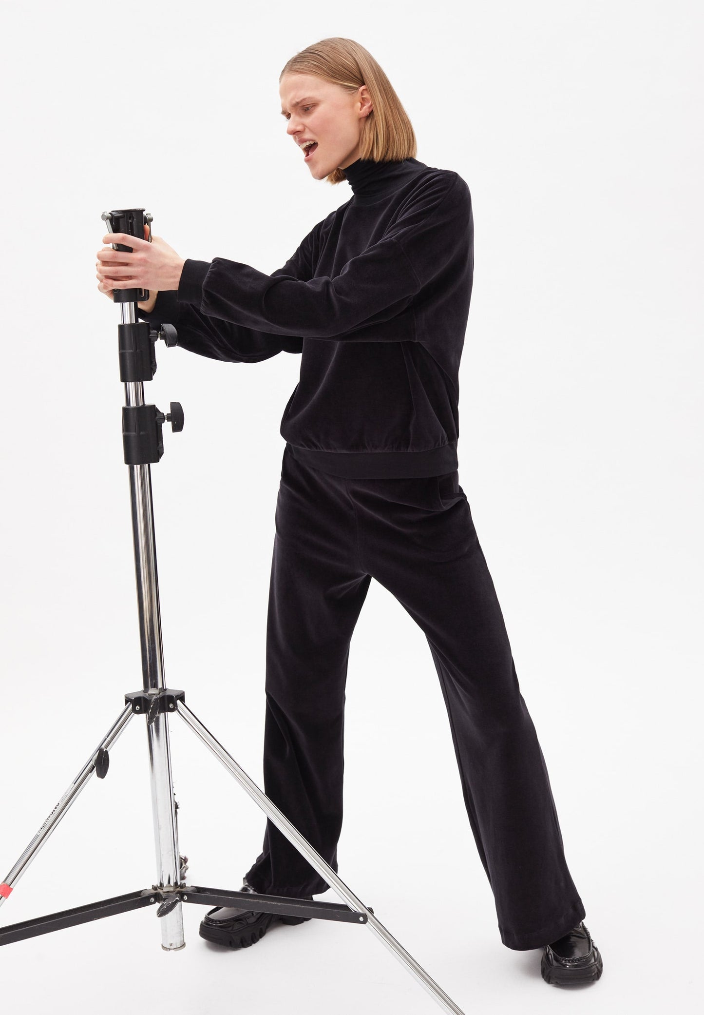 Pantalon ample noir velours en coton bio - asteyaa black