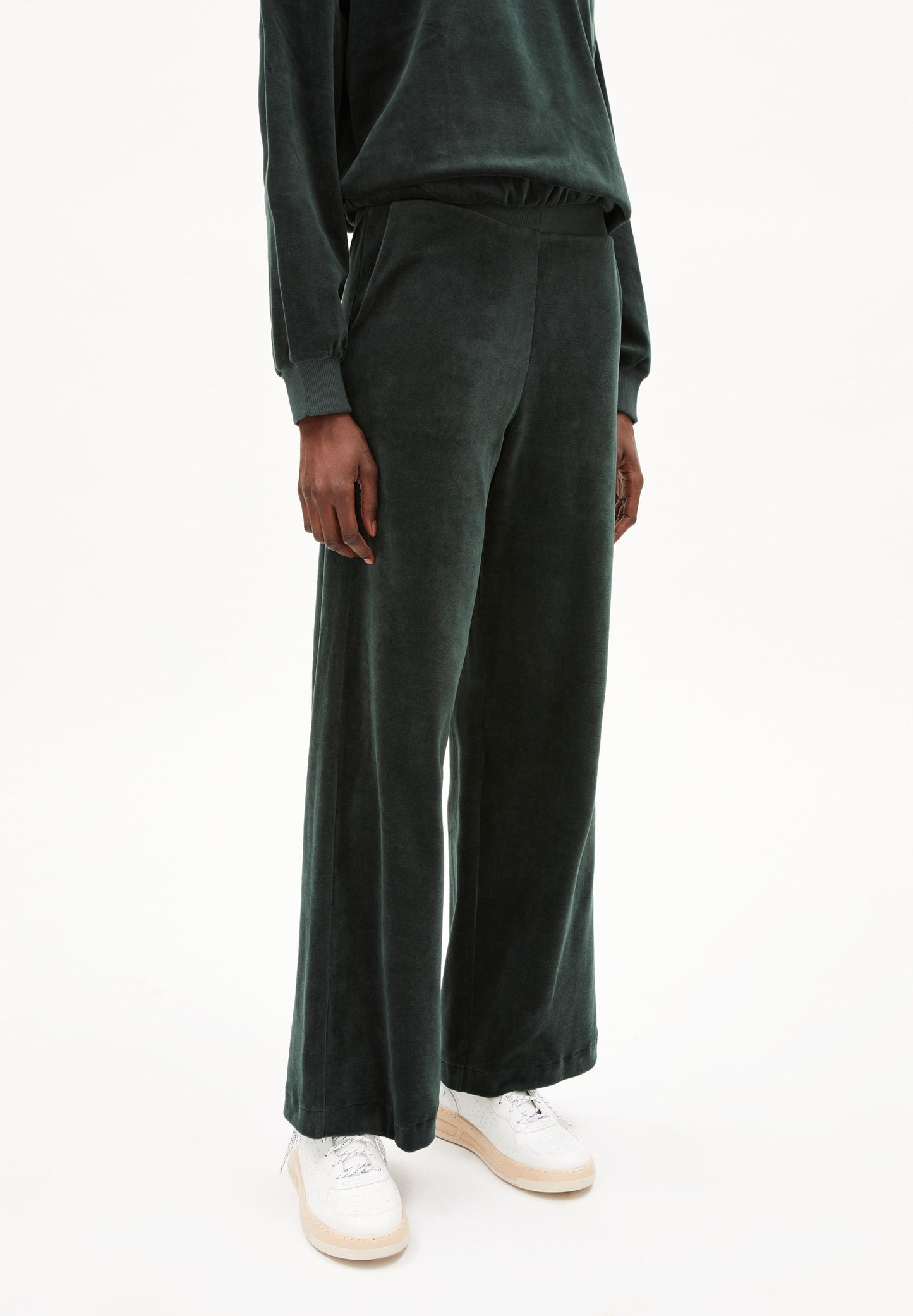 Pantalon ample en velours vert foncé en coton bio - asteyaa dark scarab