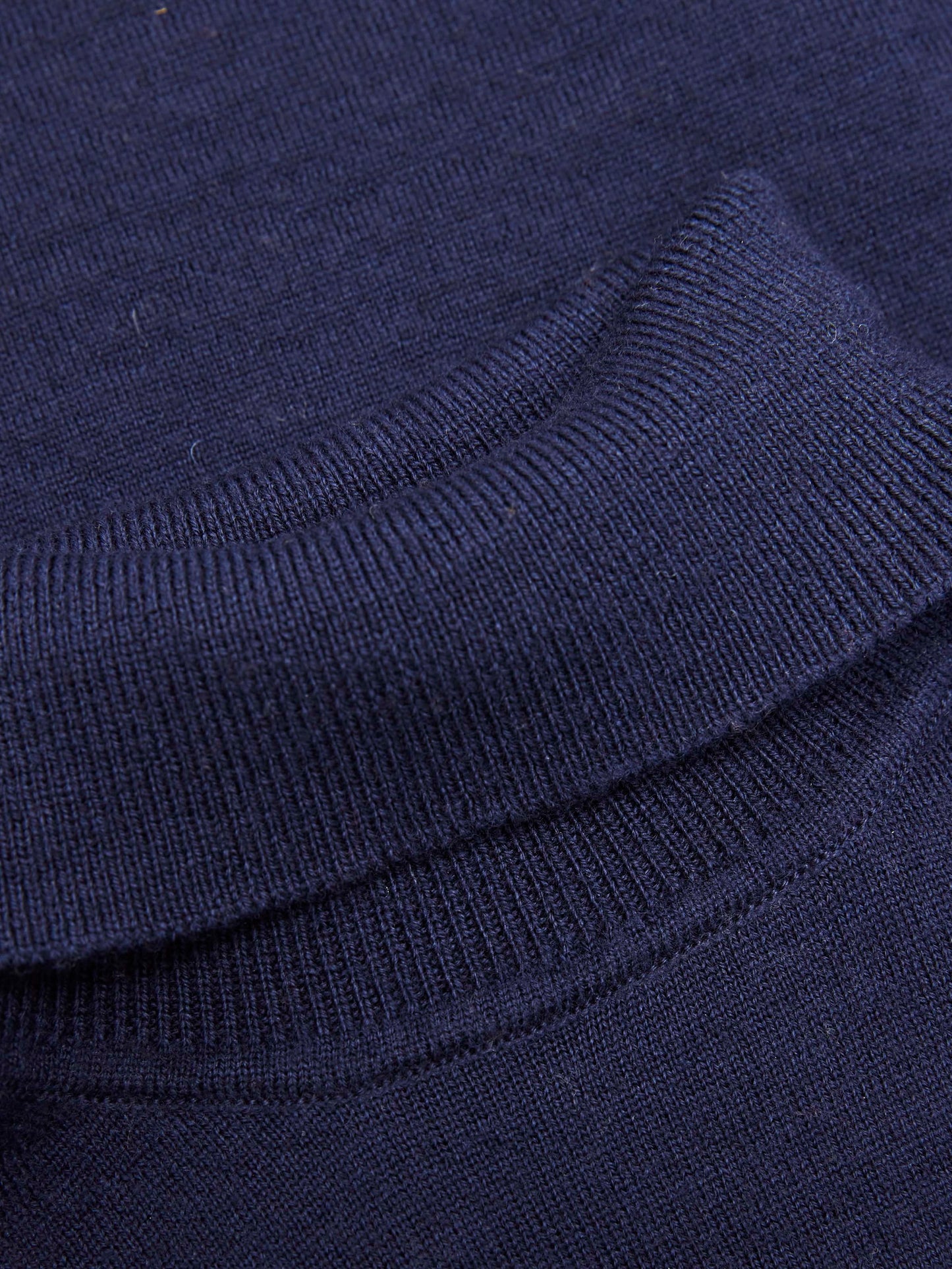 Pull à col roulé bleu nuit en laine mérinos bio - roll neck