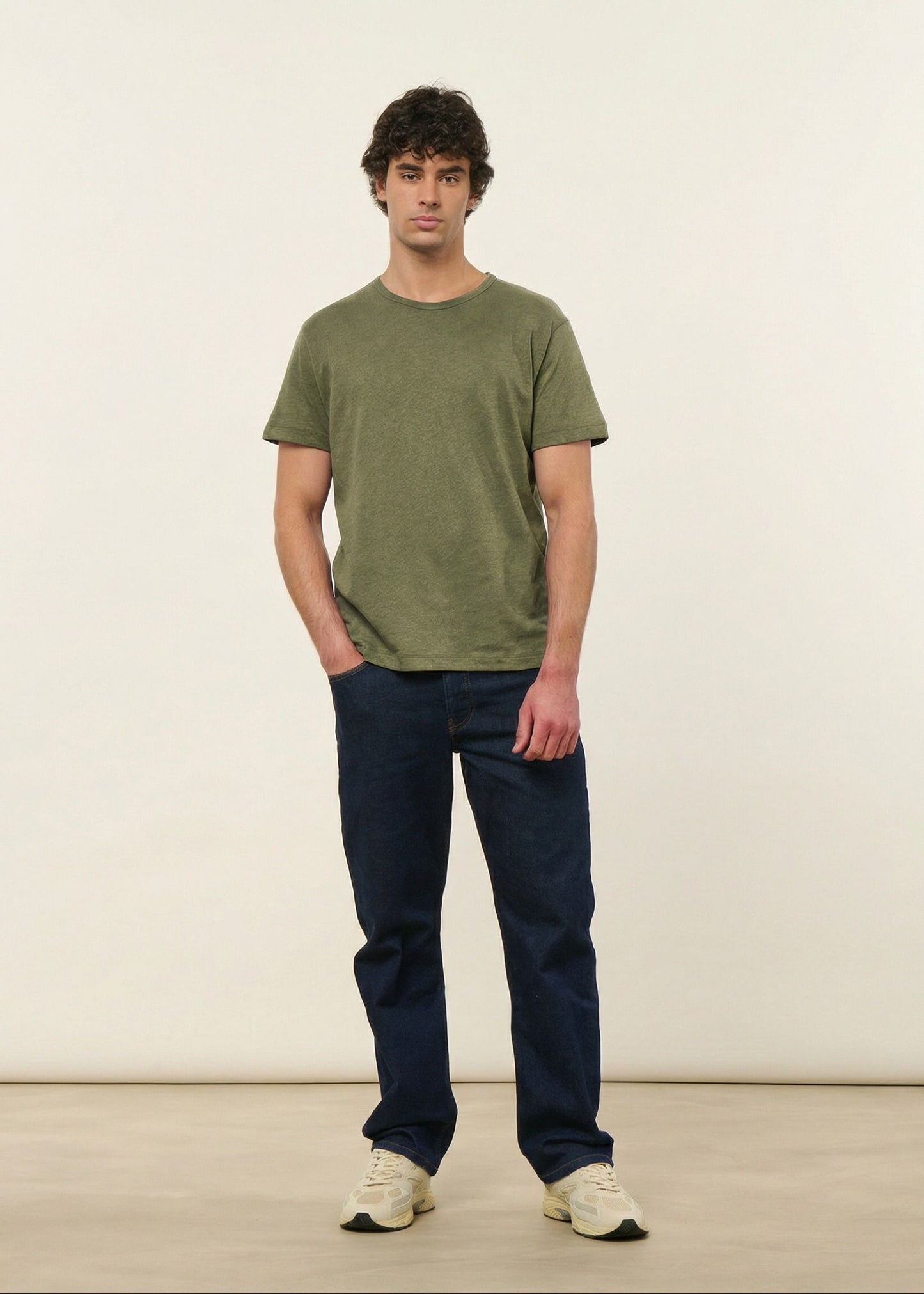 T-shirt classique en coton lin upcyclé | vert kaki | Vert kaki