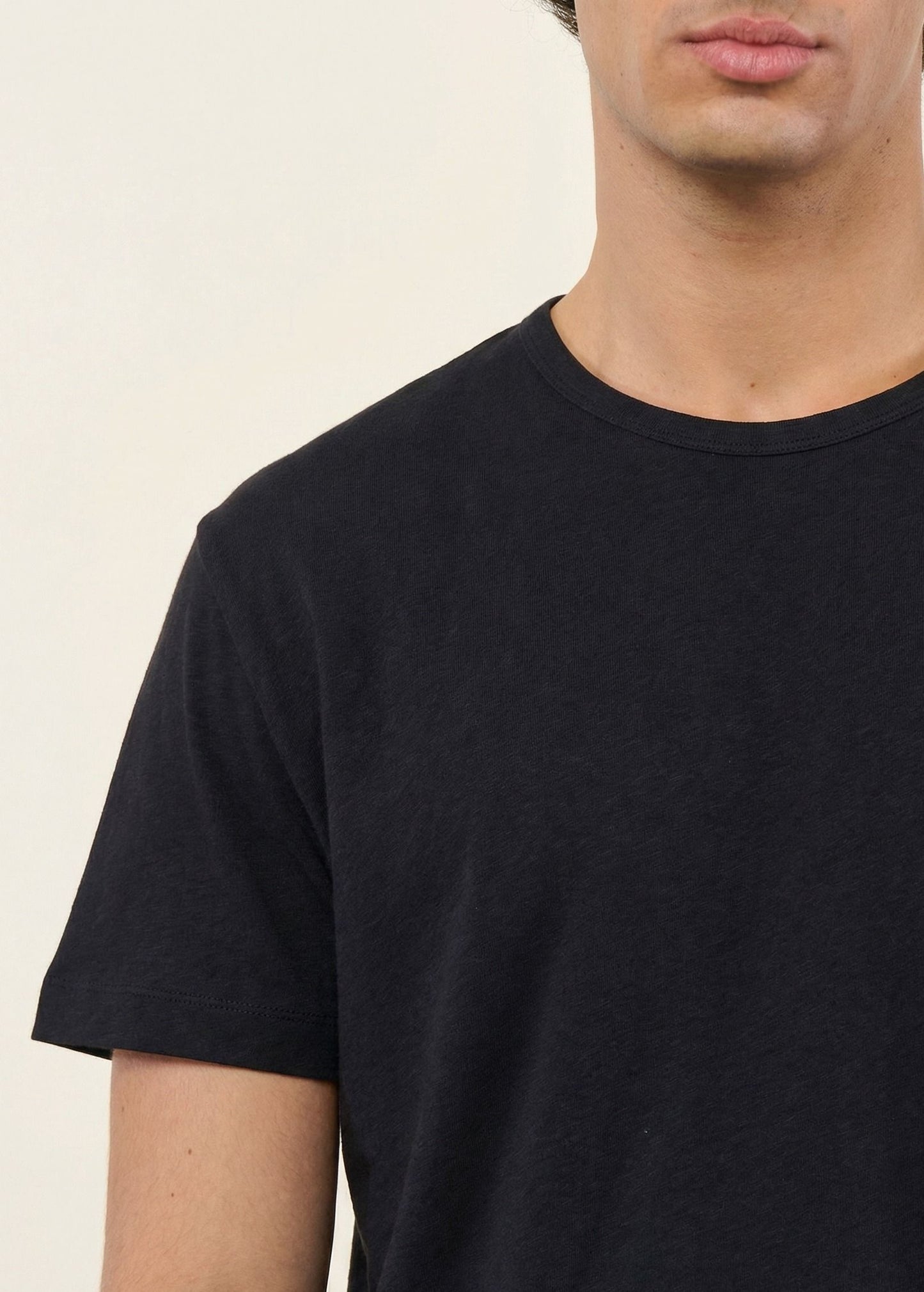 T-shirt classique en coton lin upcyclé | noir | Noir