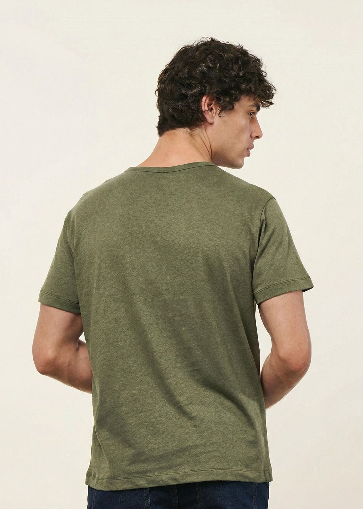 T-shirt classique en coton lin upcyclé | vert kaki | Vert kaki