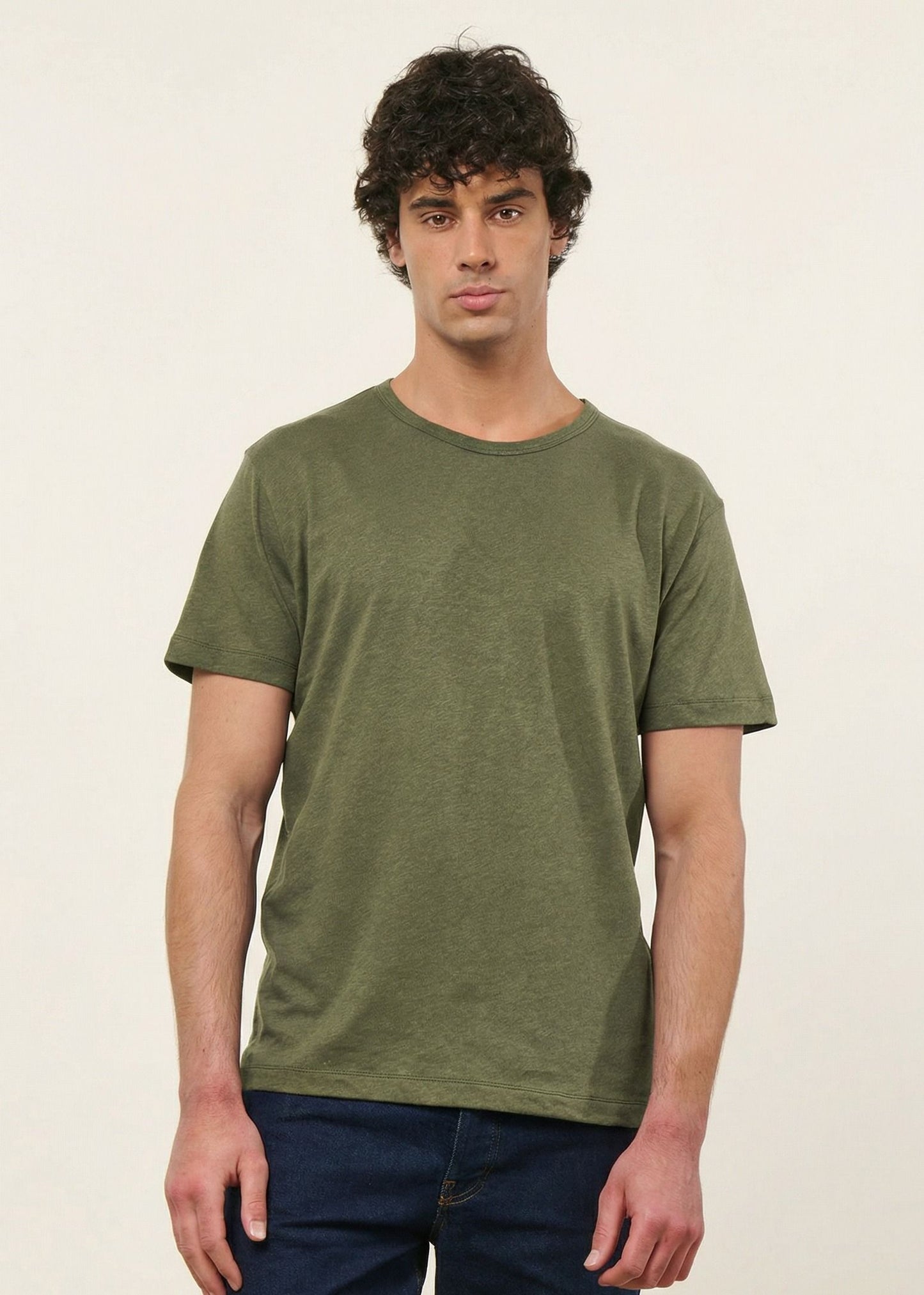 T-shirt classique en coton lin upcyclé | vert kaki | Vert kaki