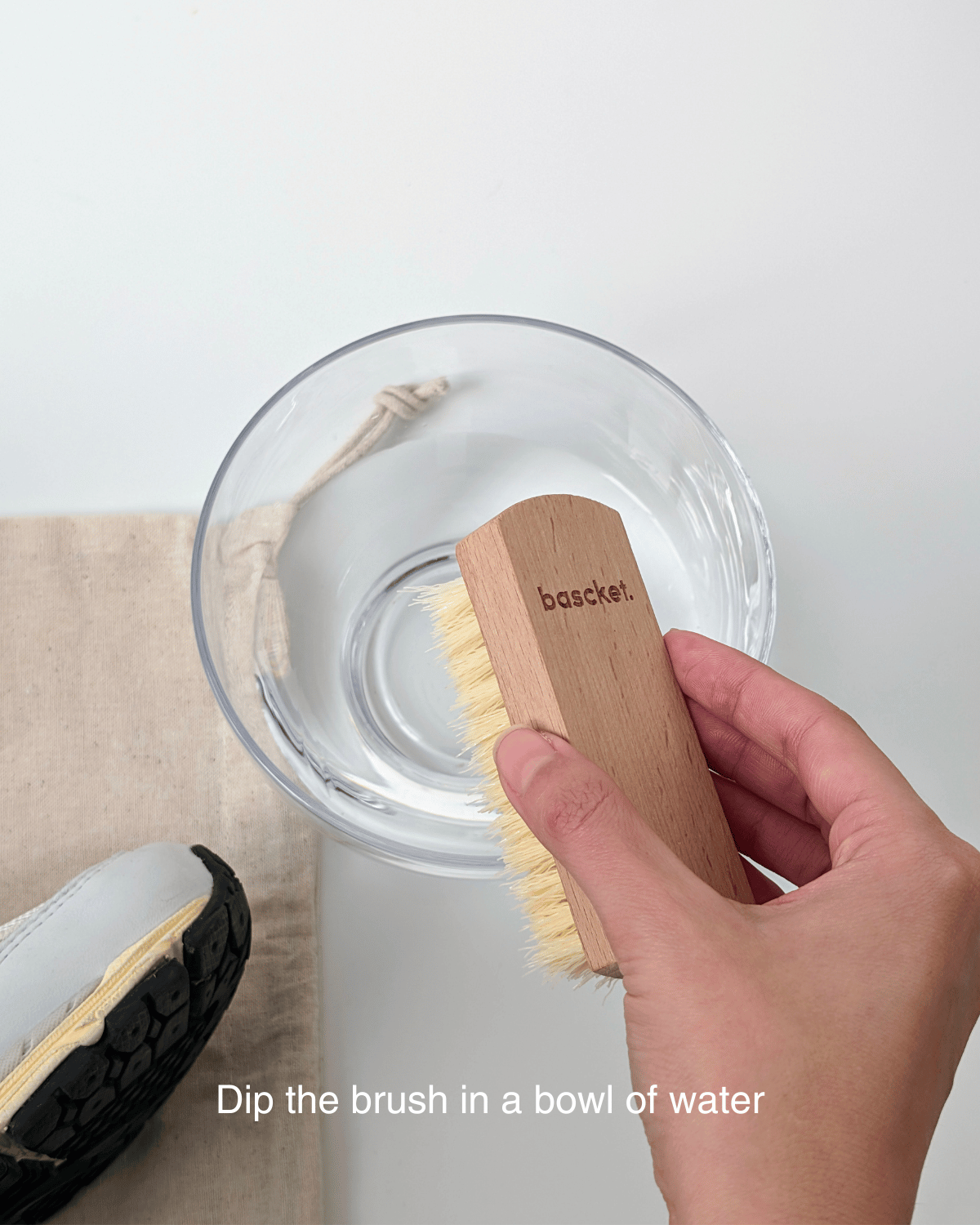 Solution nettoyante 100% biodégradable pour chaussures | "the essential kit bascket"